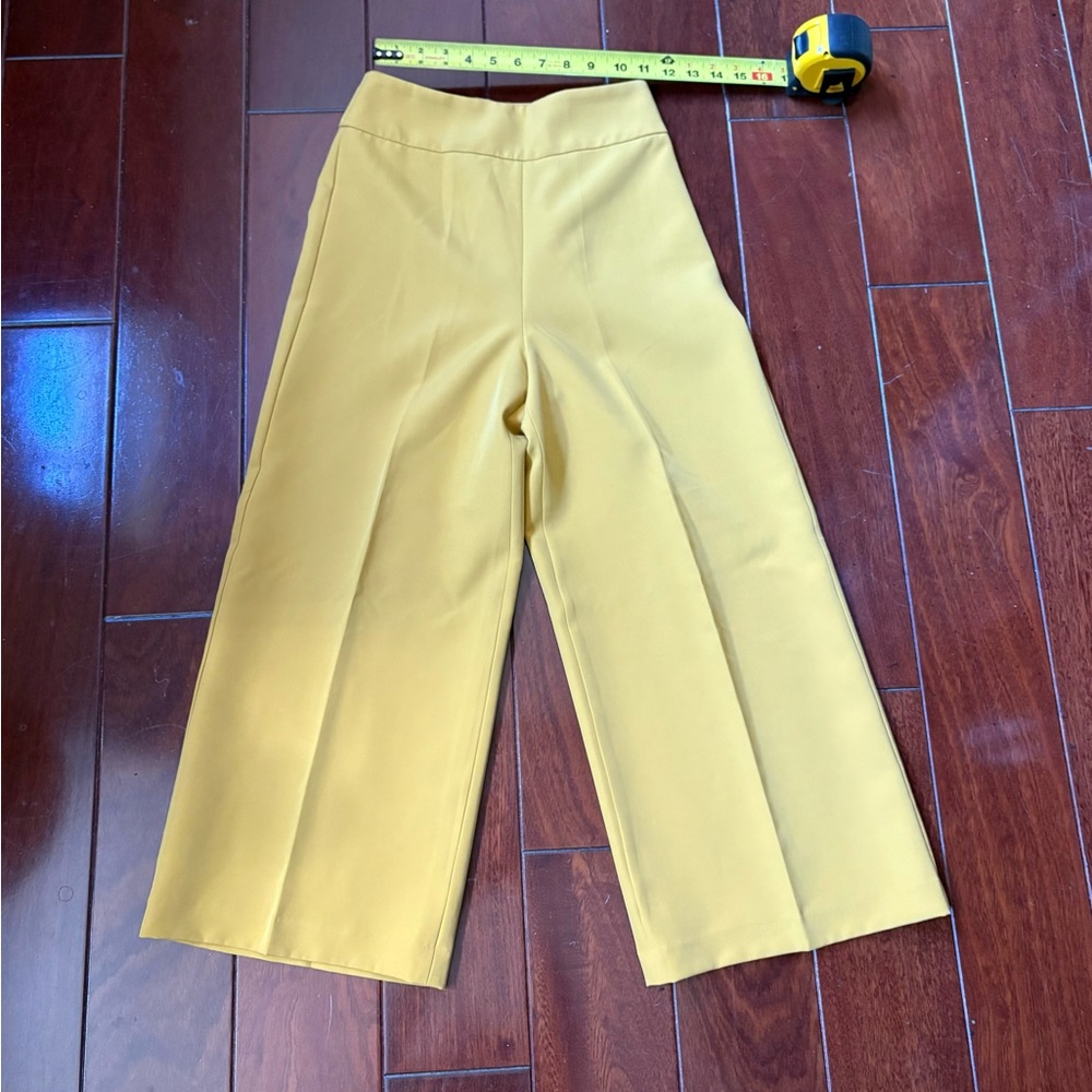 Express Crop Pants - Picture 2 of 6